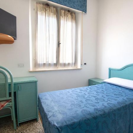 Hotel Mauri Marebello Екстер'єр фото