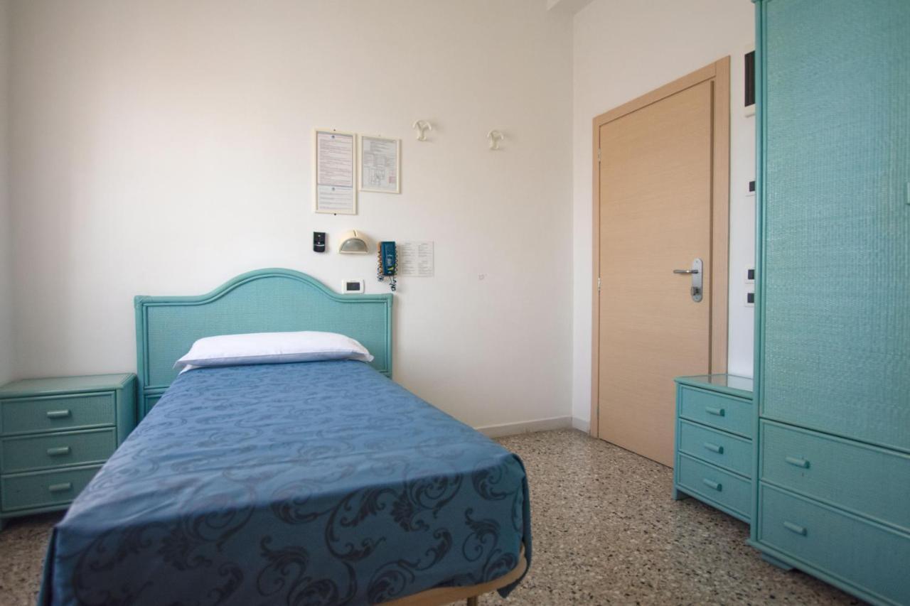 Hotel Mauri Marebello Екстер'єр фото