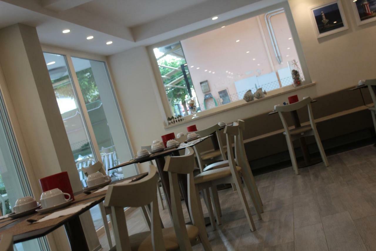 Hotel Mauri Marebello Екстер'єр фото