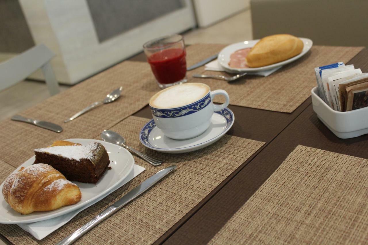 Hotel Mauri Marebello Екстер'єр фото